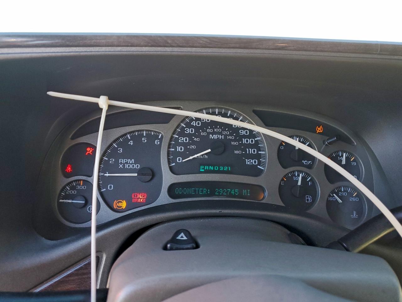 2004 GMC YUKON DENALI photo 17