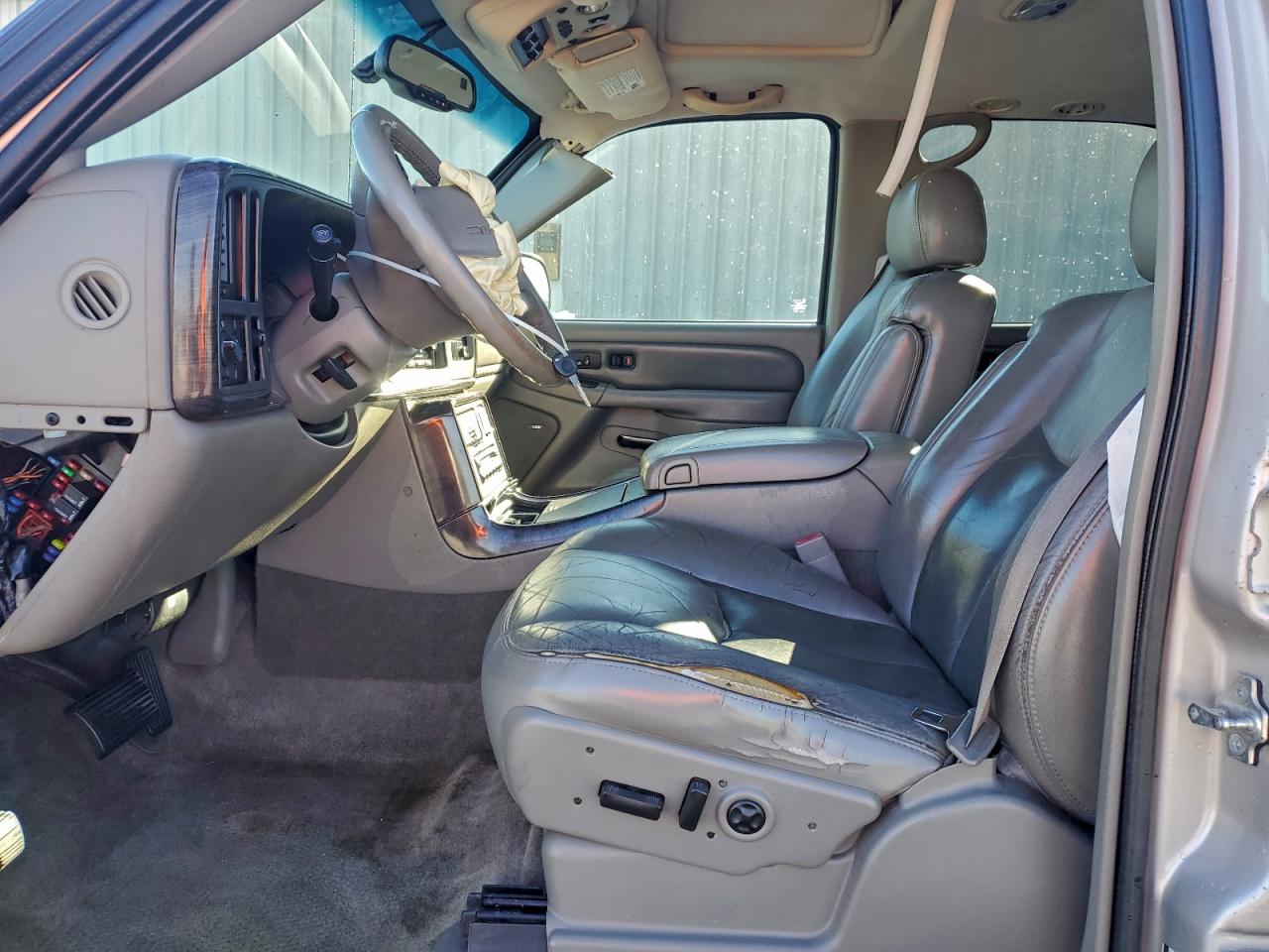 2004 GMC YUKON DENALI photo 13