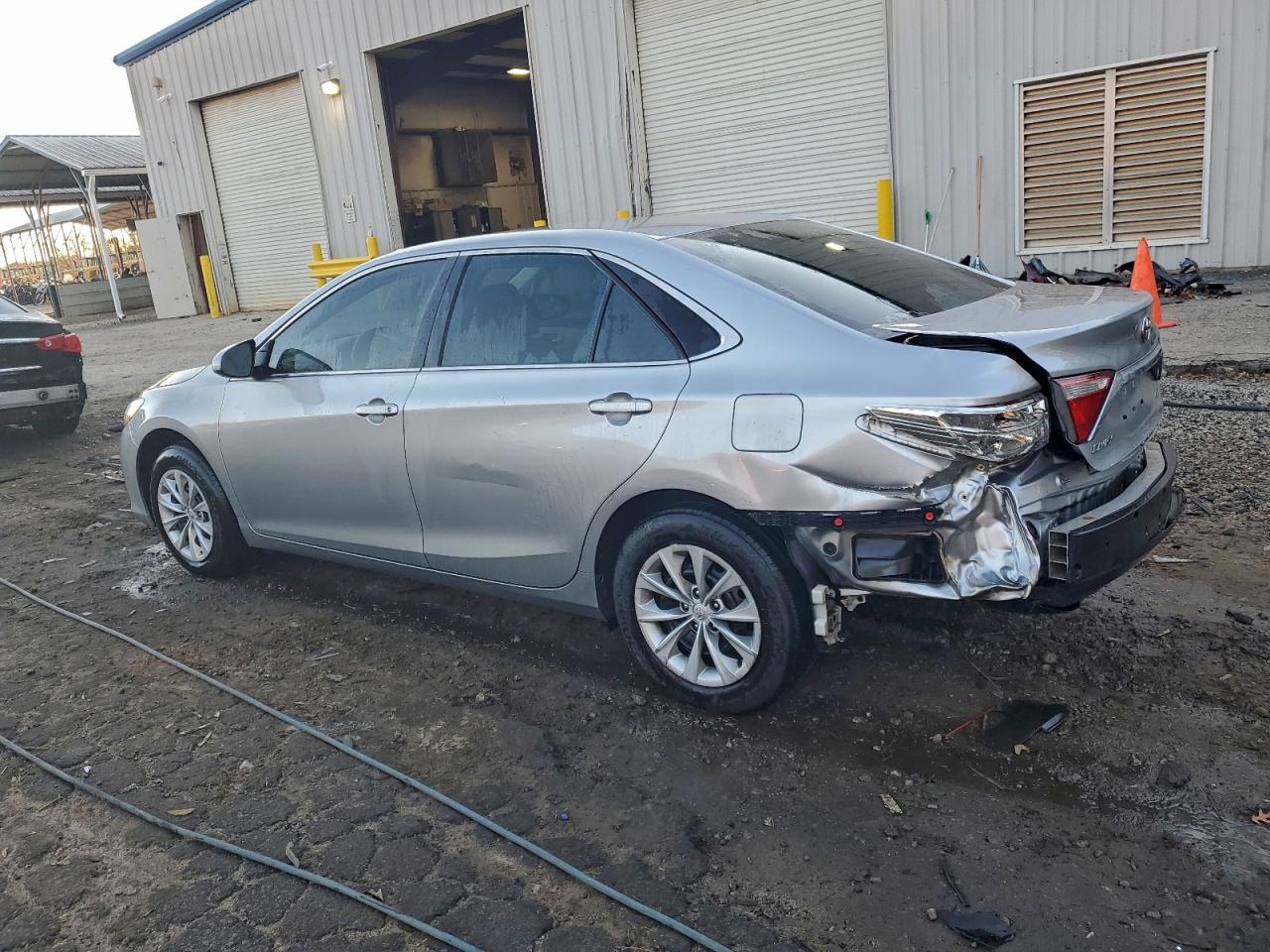 2017 TOYOTA CAMRY LE photo 2