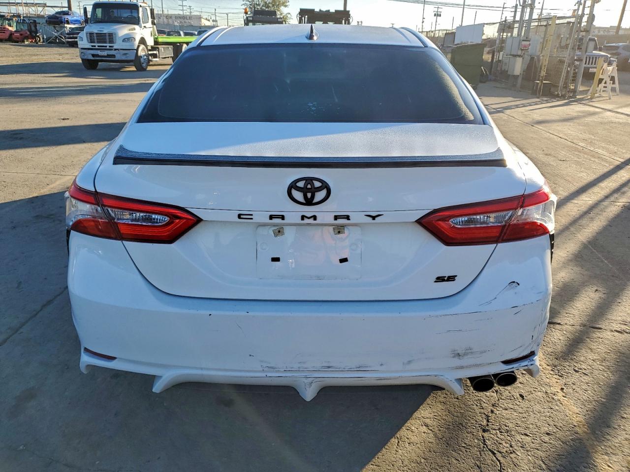 2020 TOYOTA CAMRY SE photo 16