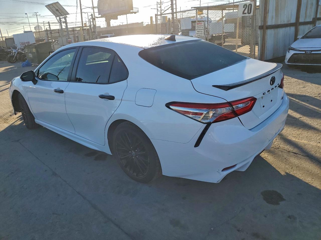 2020 TOYOTA CAMRY SE photo 4