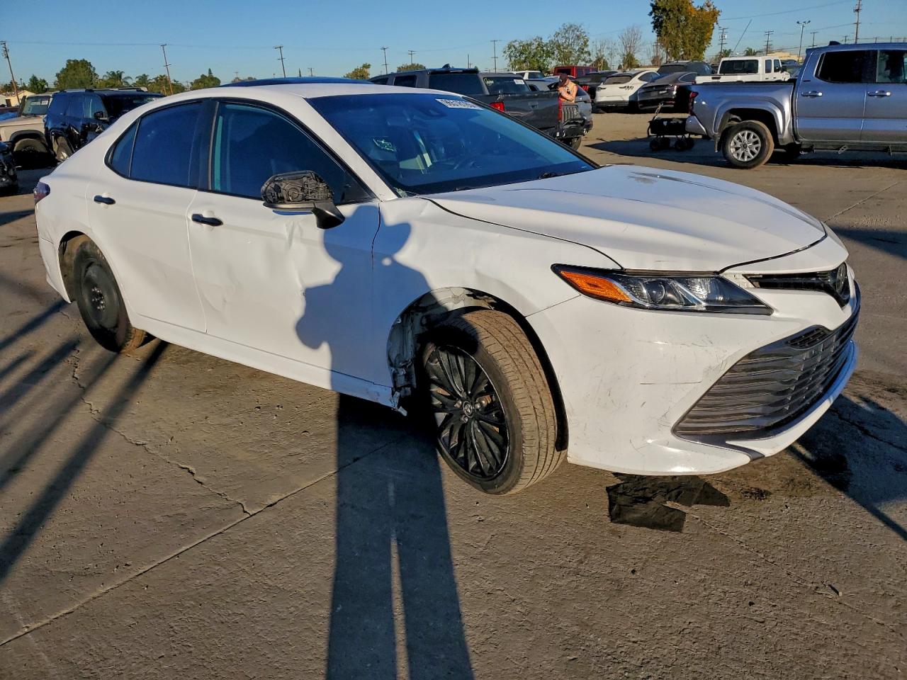 2020 TOYOTA CAMRY SE photo 10