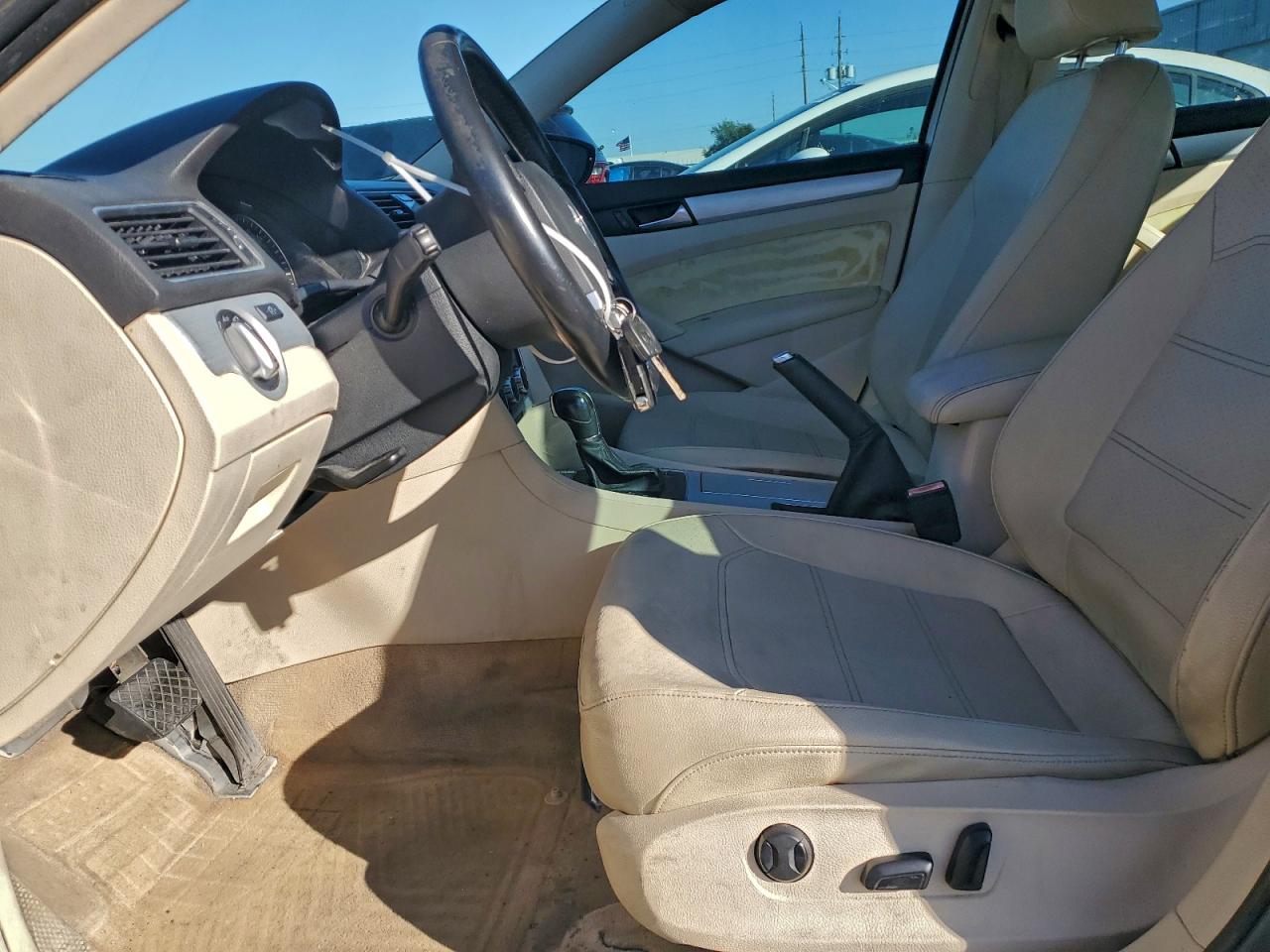 2012 VOLKSWAGEN PASSAT SE photo 7