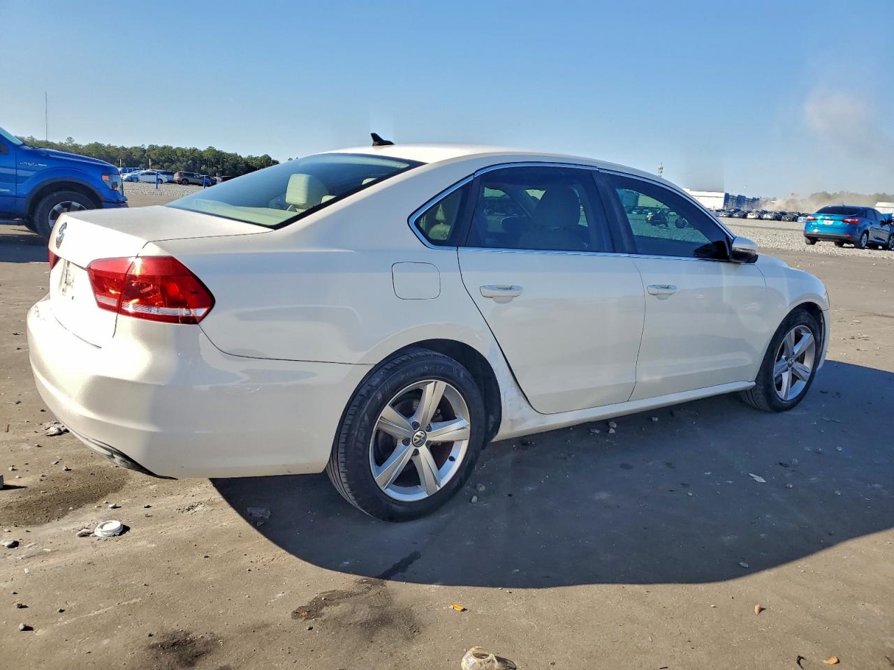 2012 VOLKSWAGEN PASSAT SE photo 3