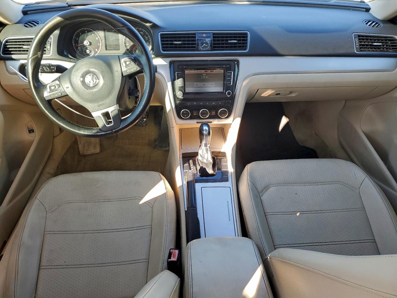 2012 VOLKSWAGEN PASSAT SE photo 8