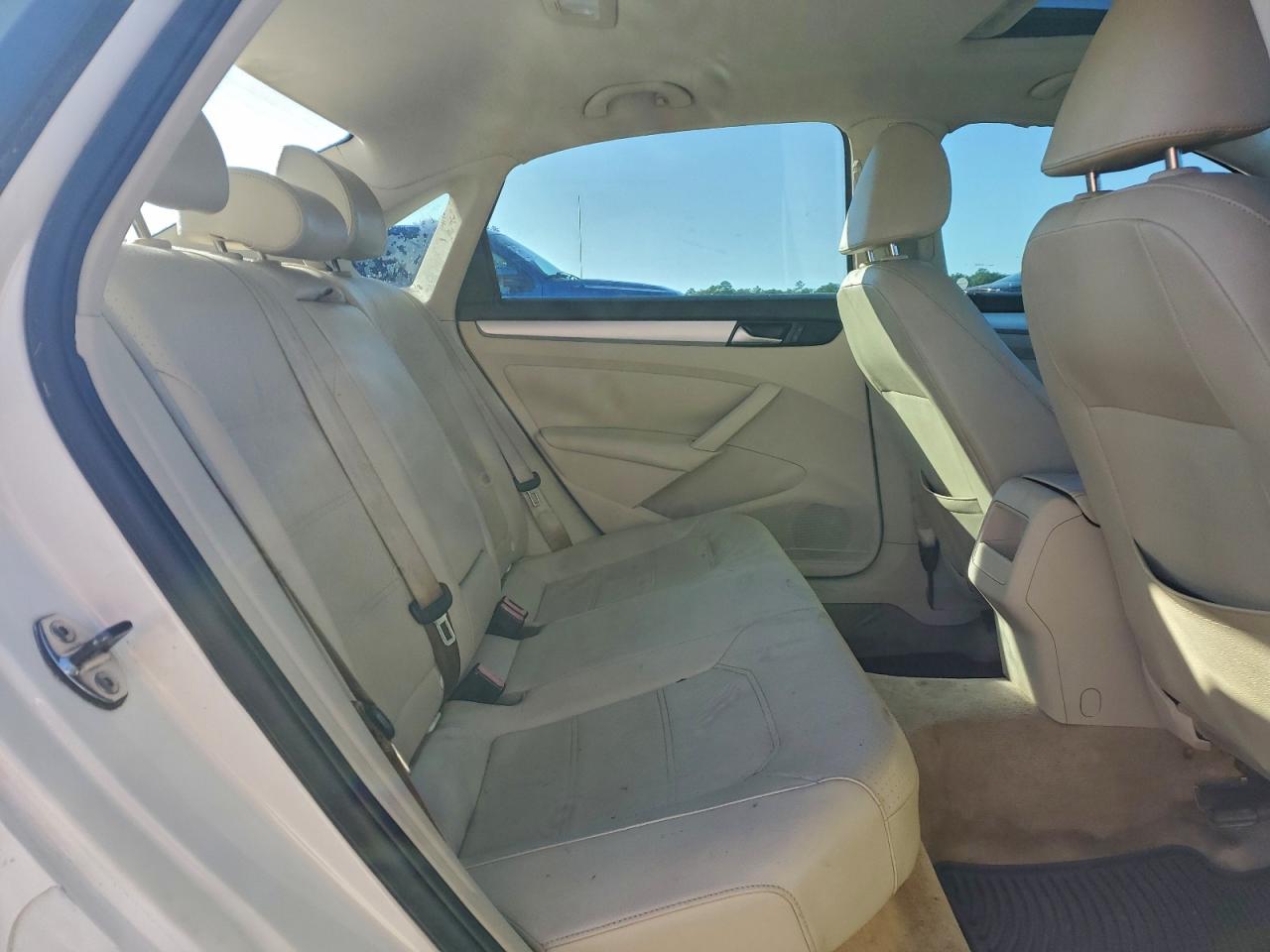 2012 VOLKSWAGEN PASSAT SE photo 10