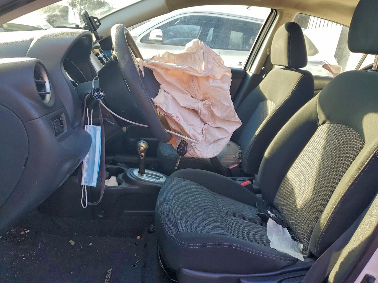 2018 NISSAN VERSA S photo 19