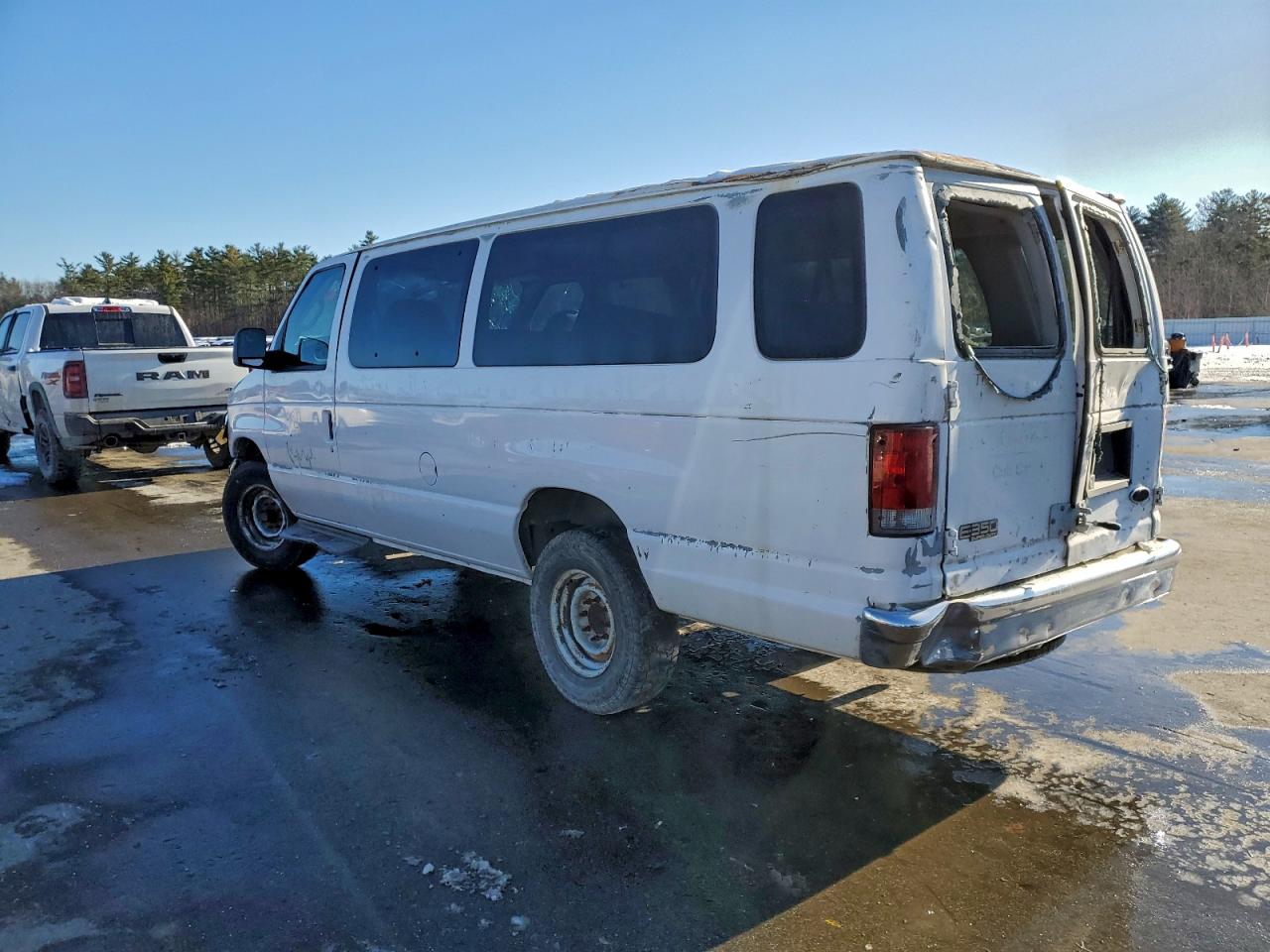 2005 FORD ECONOLINE E350 SUPER DUTY WAGON photo 2