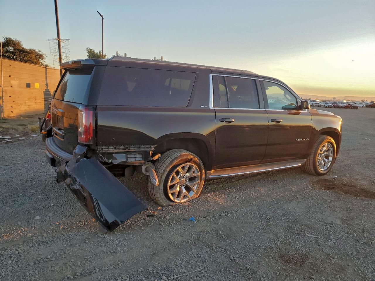 2015 GMC YUKON XL C1500 SLE photo 3