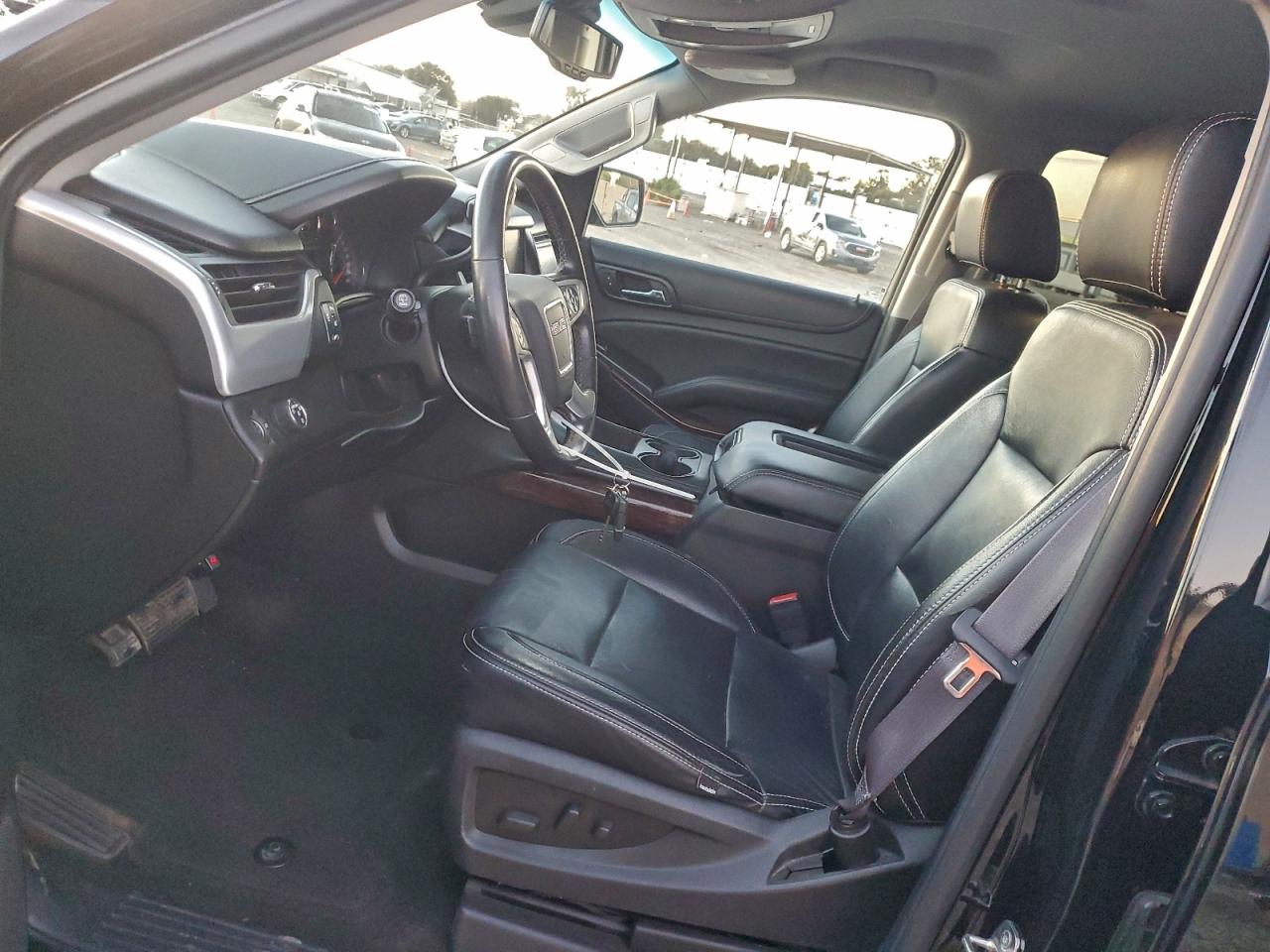 2015 GMC YUKON XL C1500 SLE photo 7