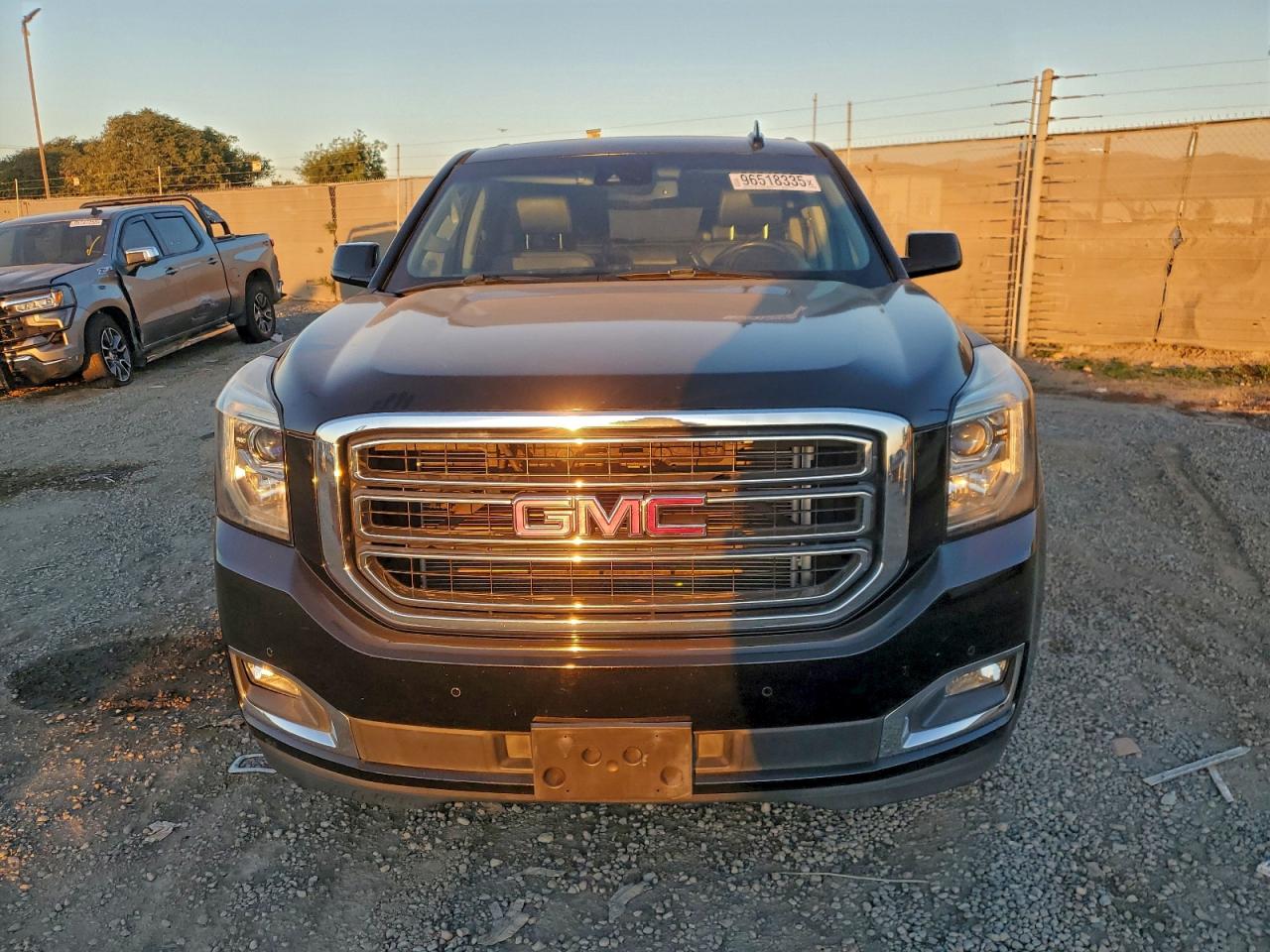 2015 GMC YUKON XL C1500 SLE photo 5