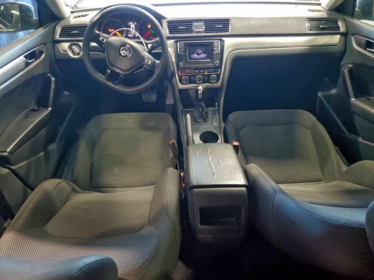 2018 VOLKSWAGEN PASSAT S photo 15