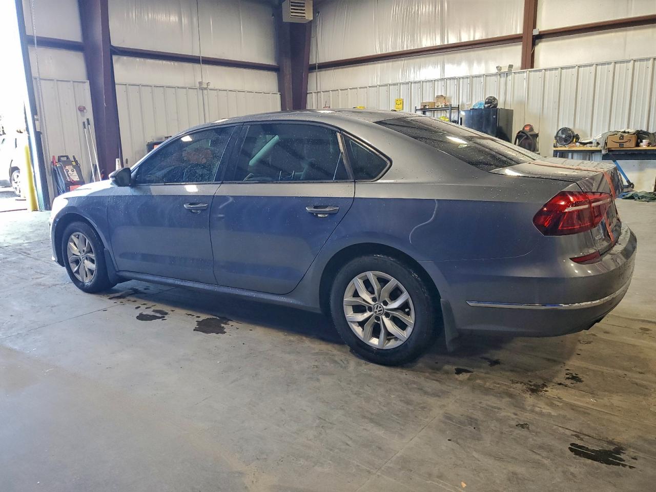 2018 VOLKSWAGEN PASSAT S photo 3