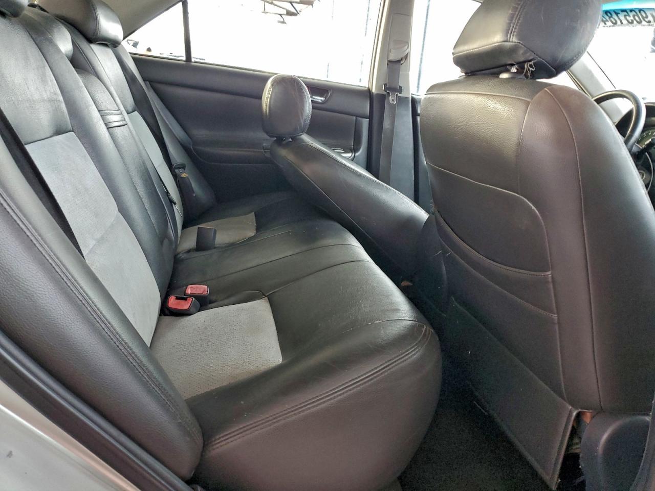 2004 TOYOTA CAMRY LE photo 28