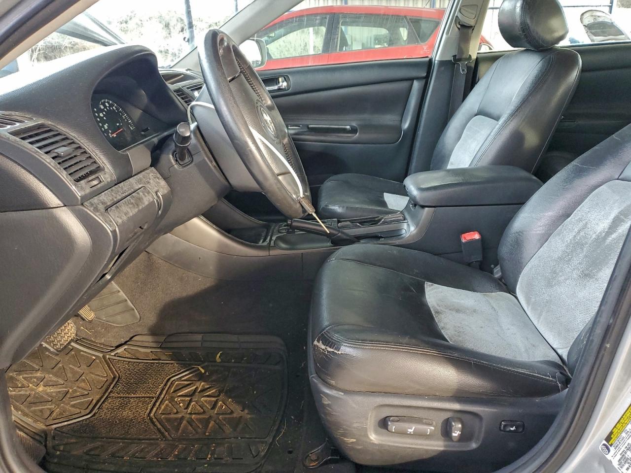 2004 TOYOTA CAMRY LE photo 19