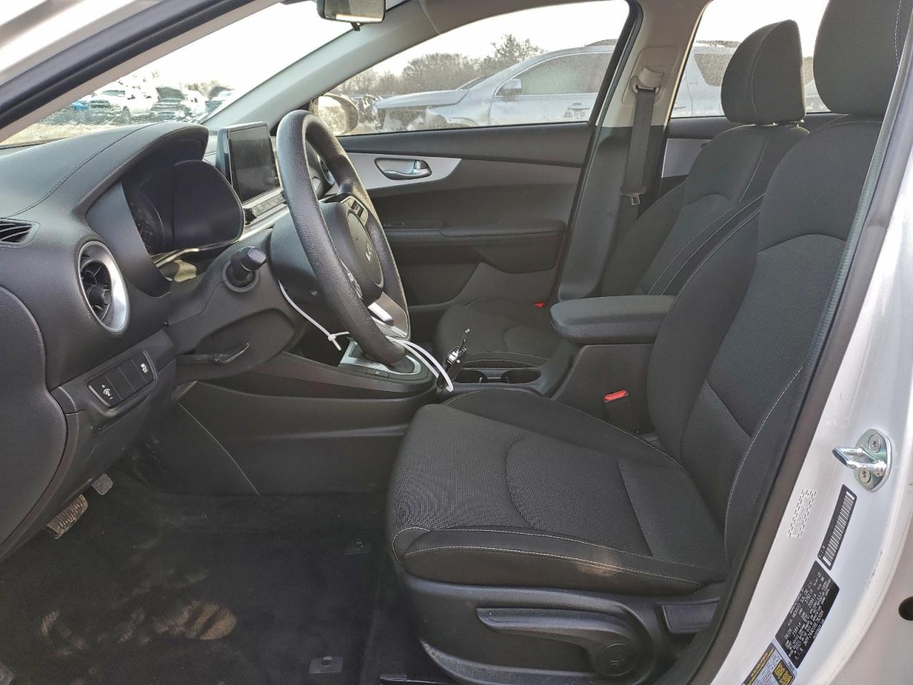 2024 KIA FORTE LX photo 7