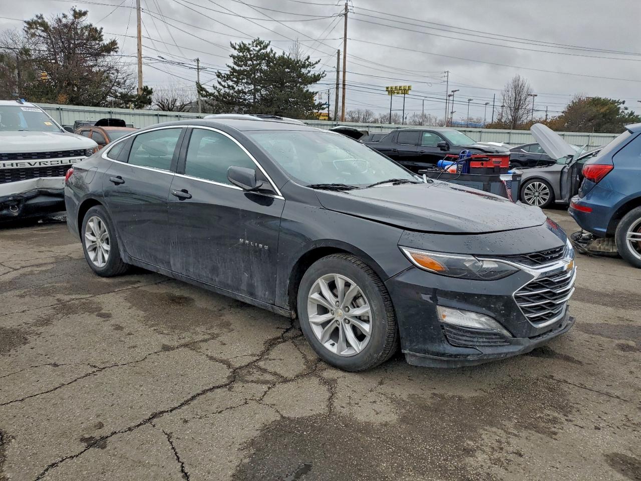 2023 CHEVROLET MALIBU LT photo 4