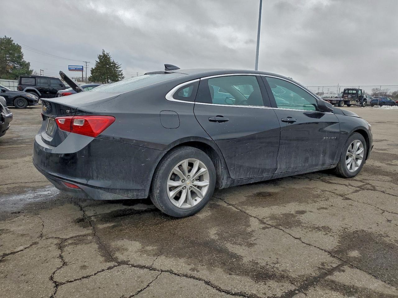 2023 CHEVROLET MALIBU LT photo 3