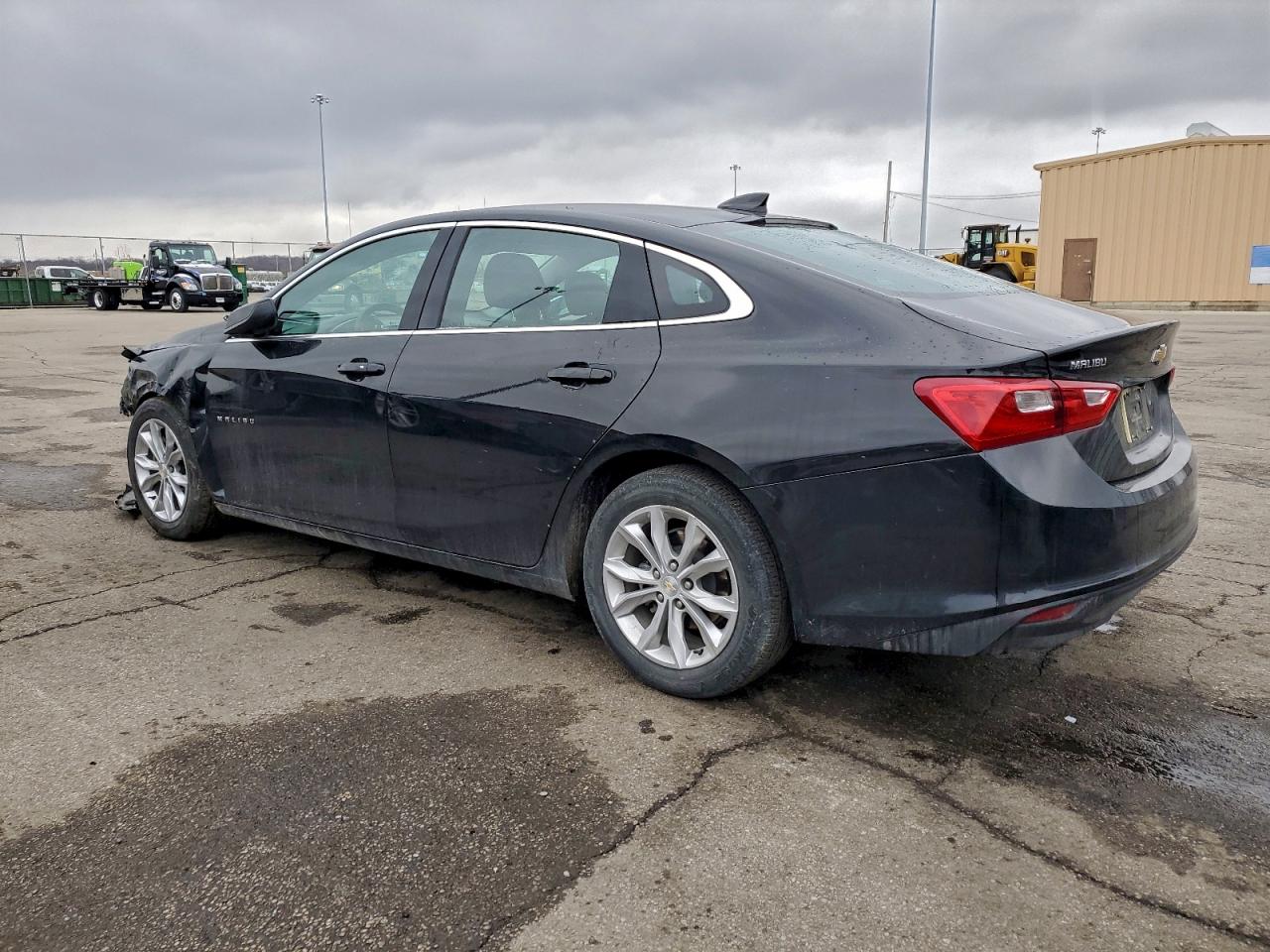 2023 CHEVROLET MALIBU LT photo 2