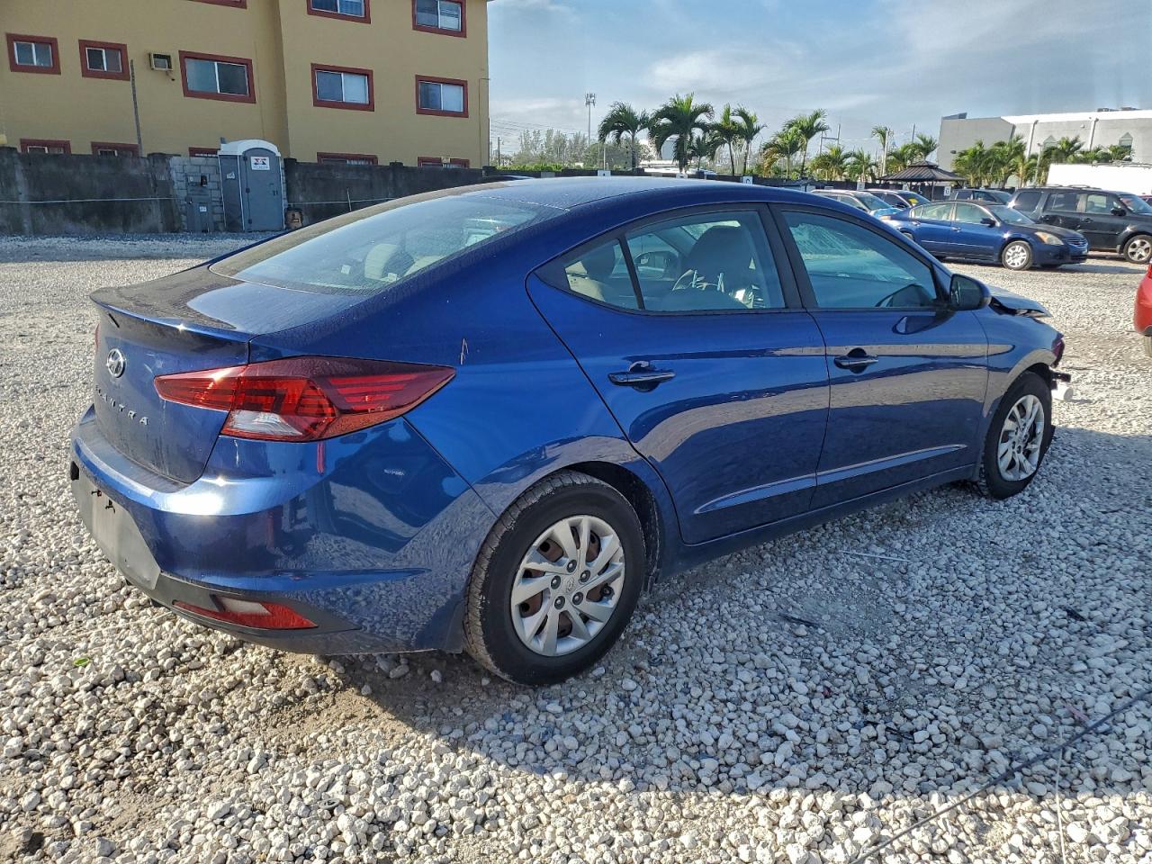2020 HYUNDAI ELANTRA SE photo 3