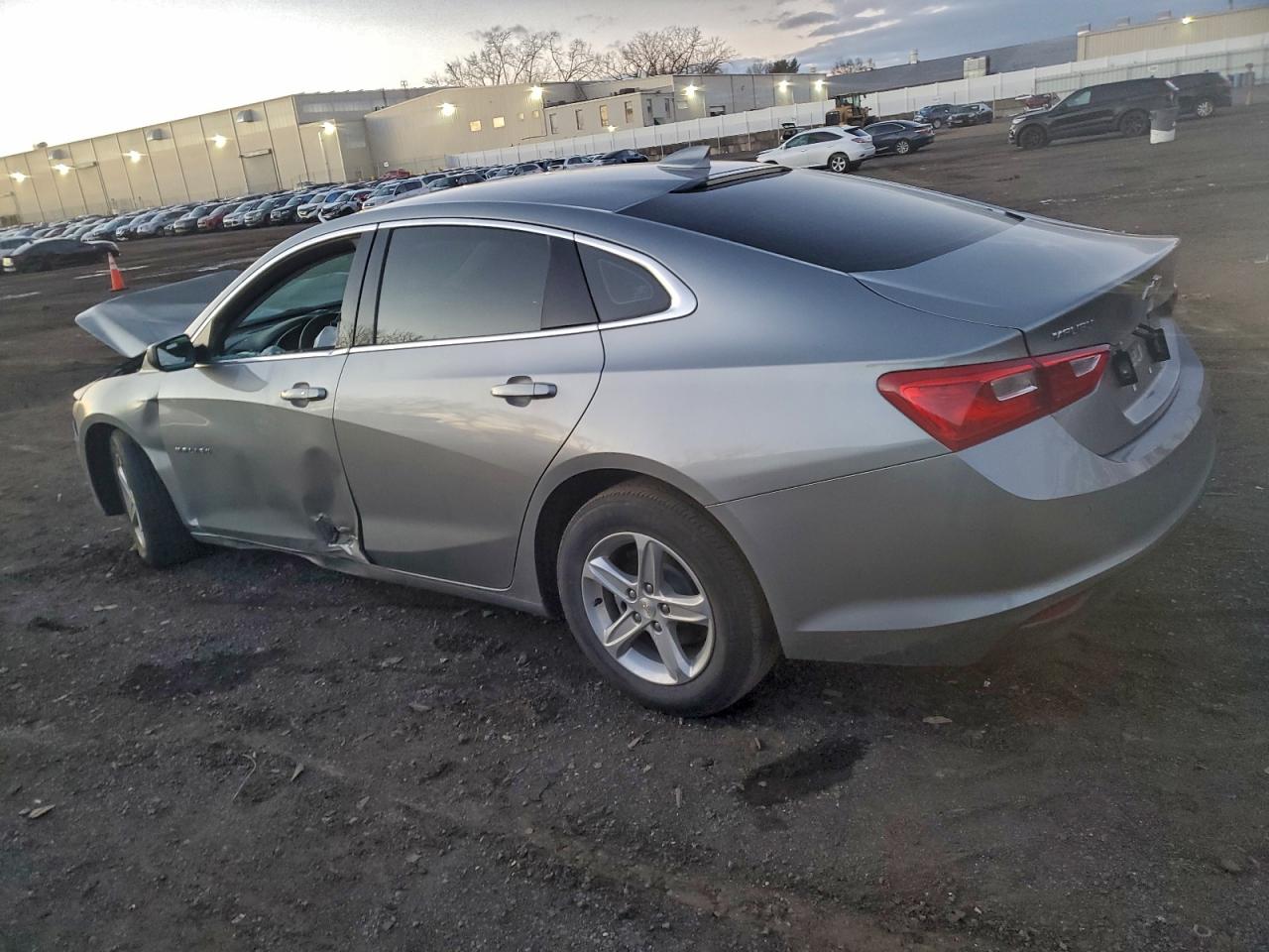 2024 CHEVROLET MALIBU LT photo 2