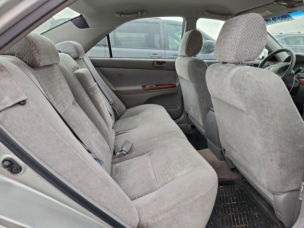 2002 TOYOTA CAMRY LE photo 10