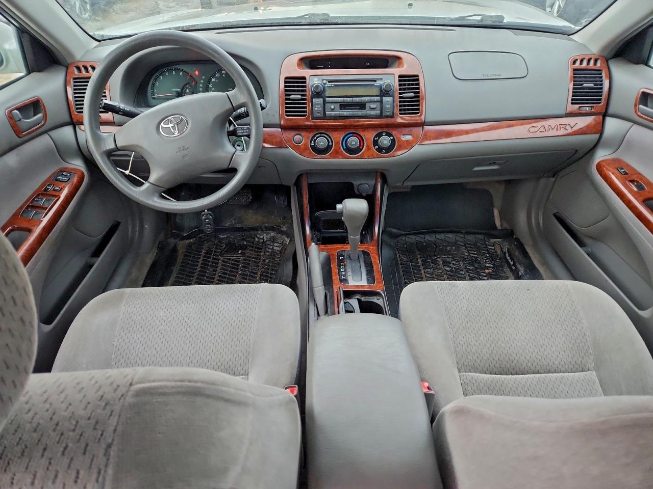 2002 TOYOTA CAMRY LE photo 8
