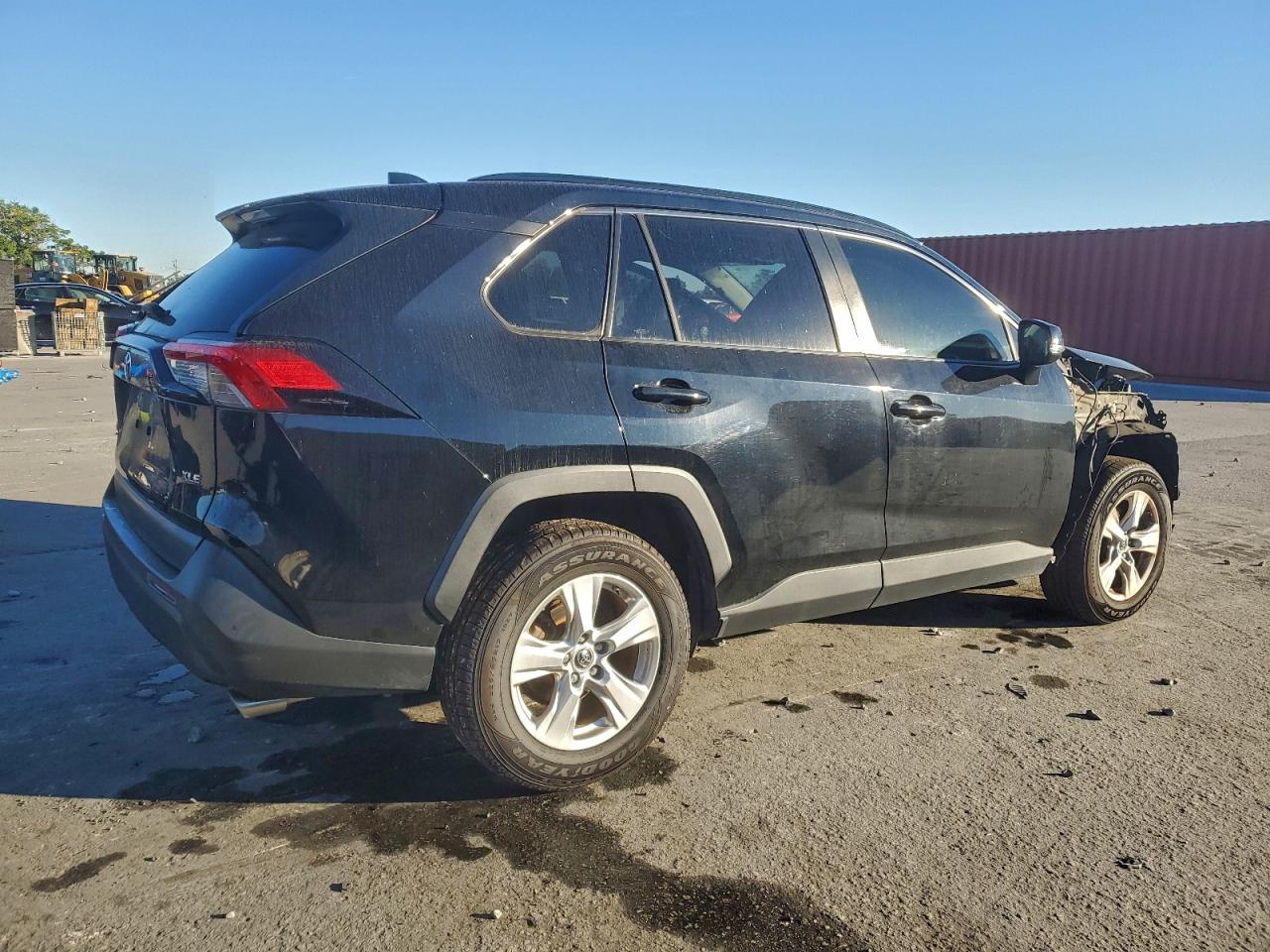2019 TOYOTA RAV4 XLE photo 3