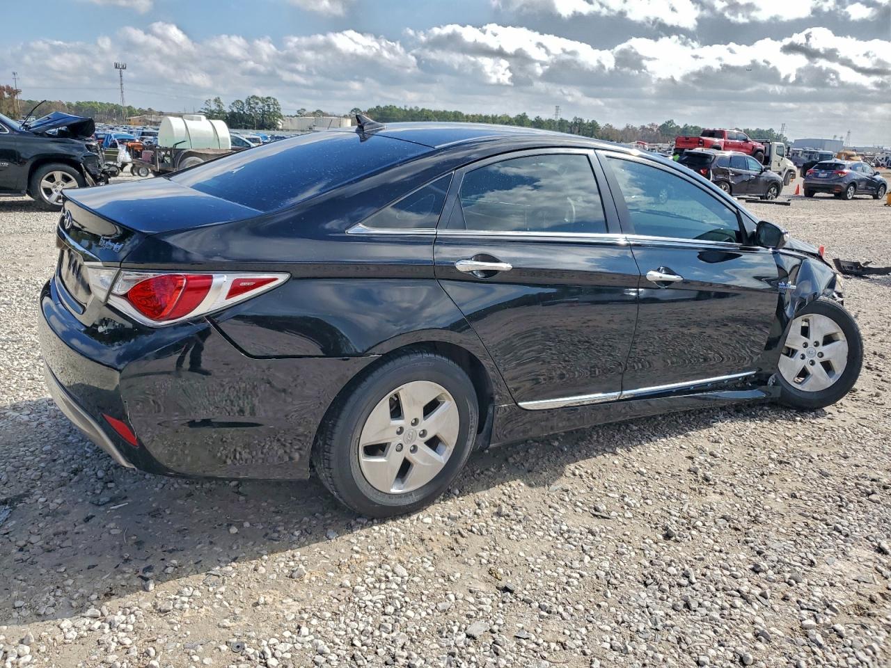 2011 HYUNDAI SONATA HYBRID photo 3
