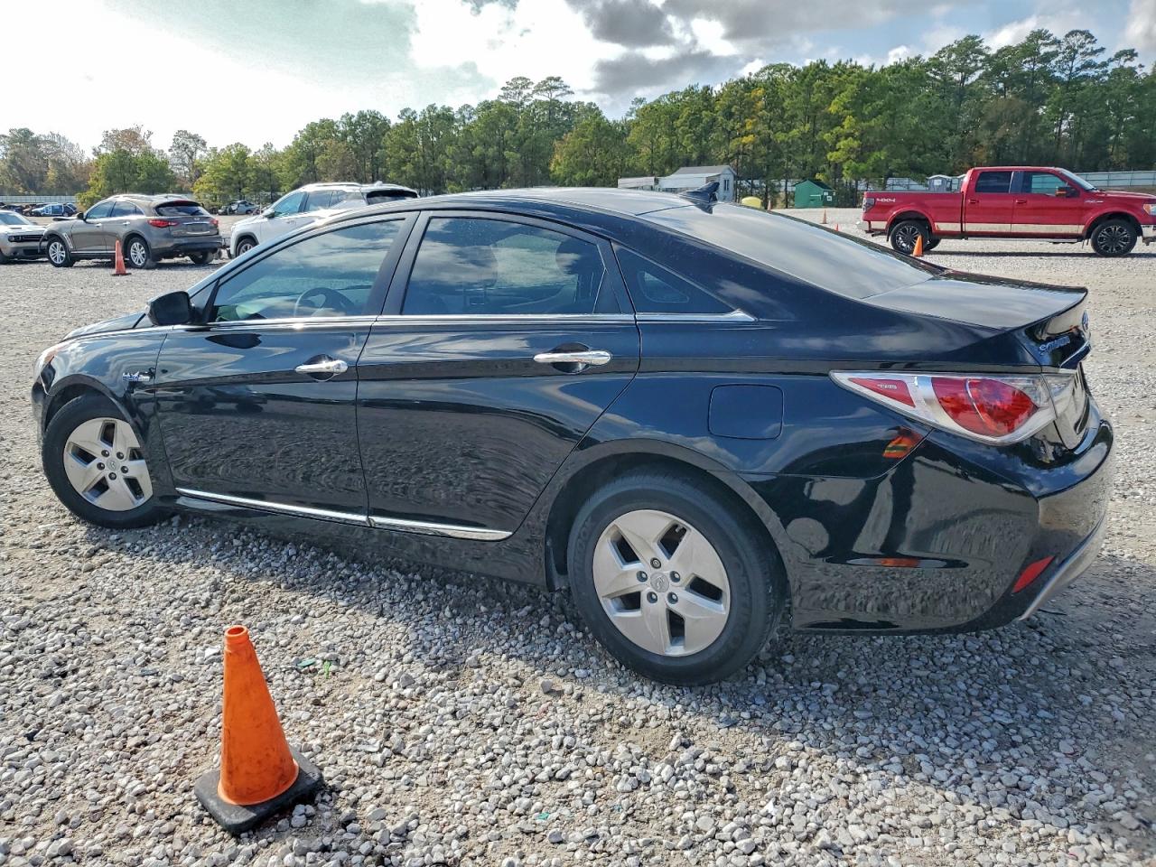 2011 HYUNDAI SONATA HYBRID photo 2