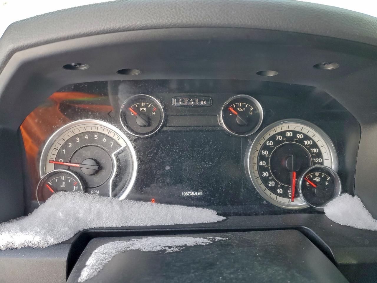 2016 RAM 1500 SLT photo 9