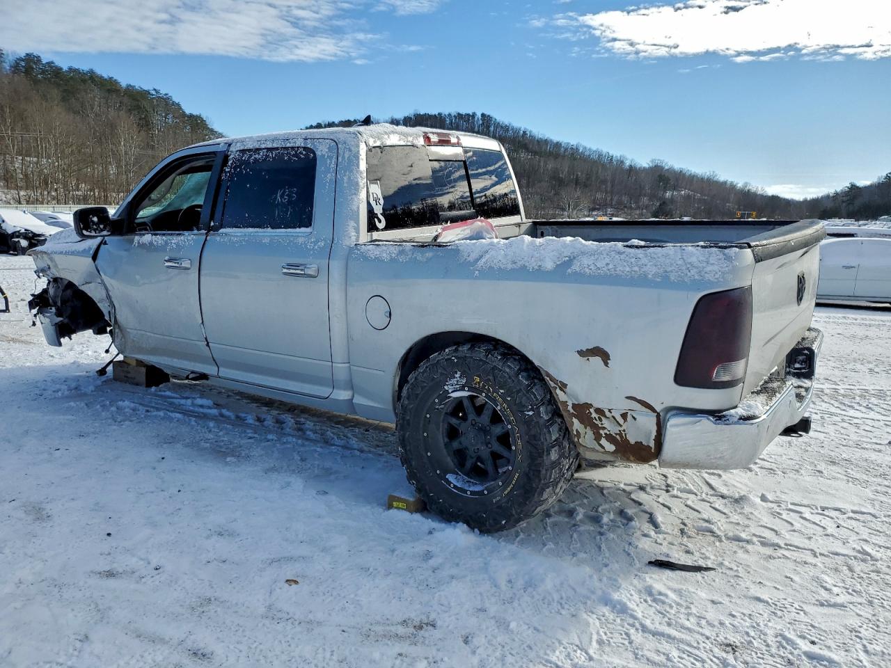 2016 RAM 1500 SLT photo 2