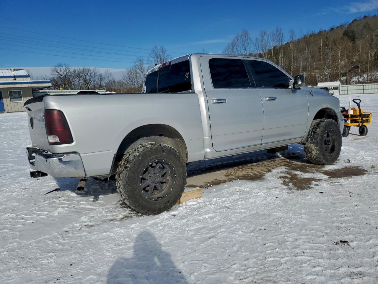 2016 RAM 1500 SLT photo 3