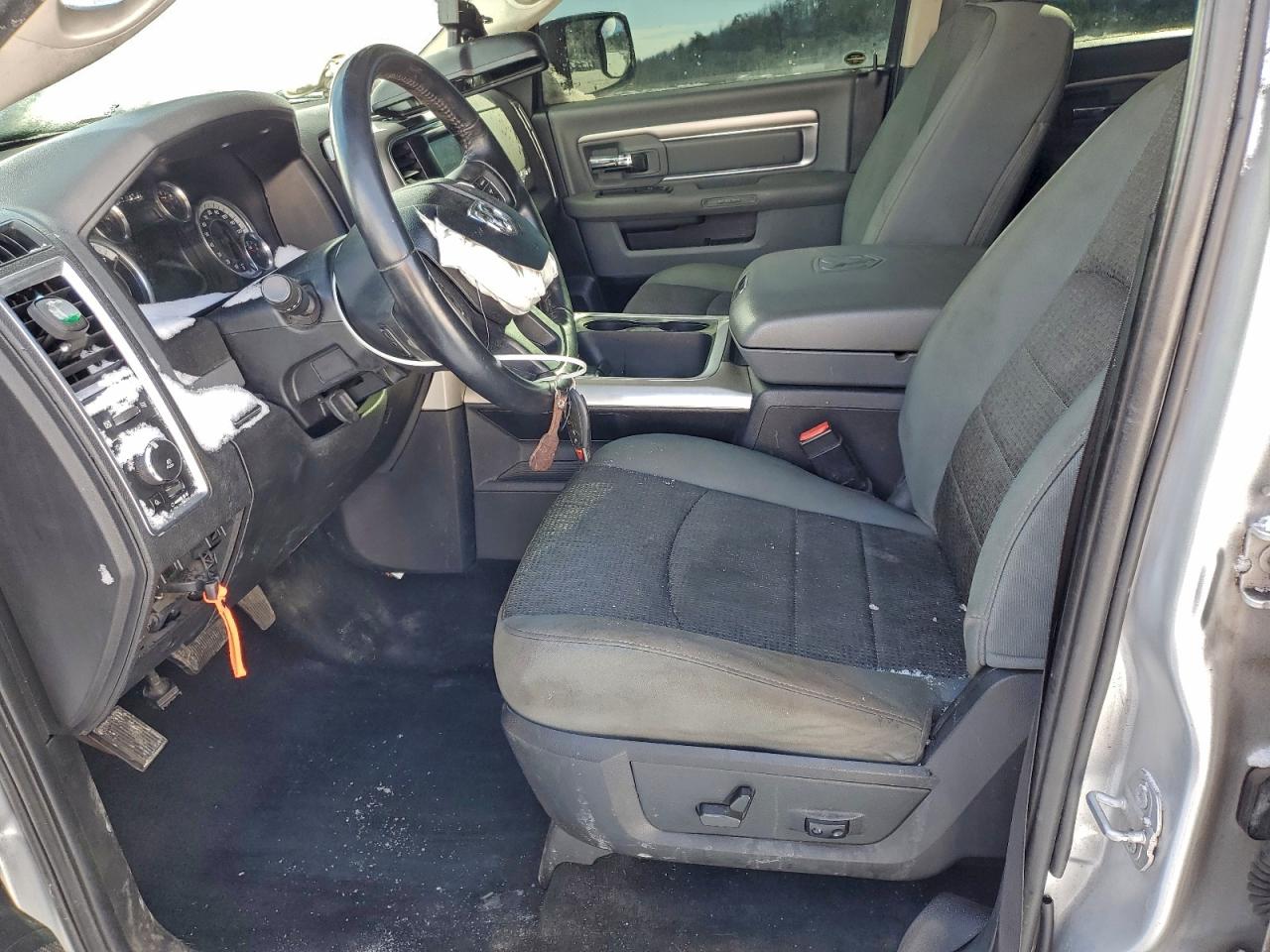 2016 RAM 1500 SLT photo 7