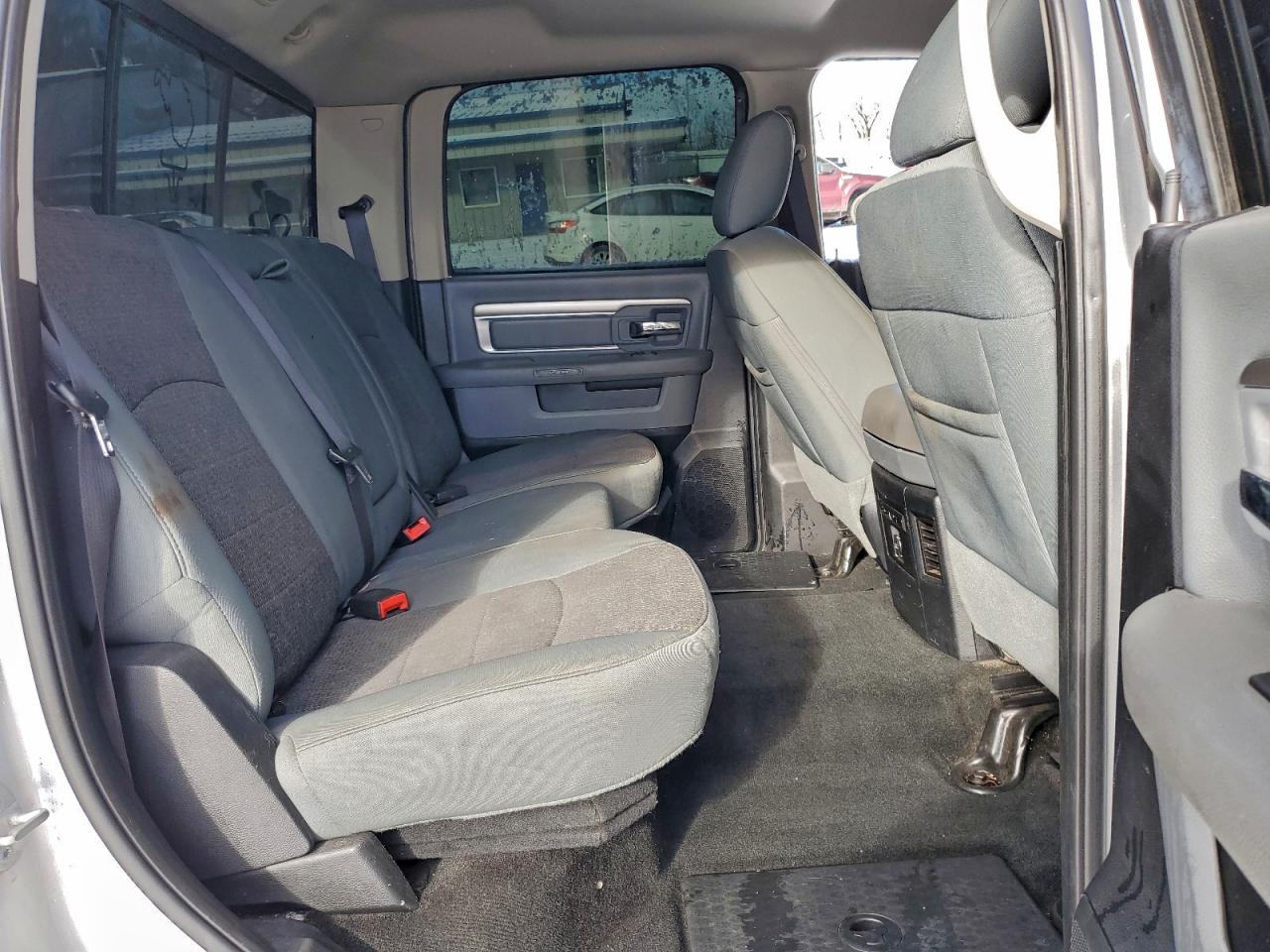 2016 RAM 1500 SLT photo 10