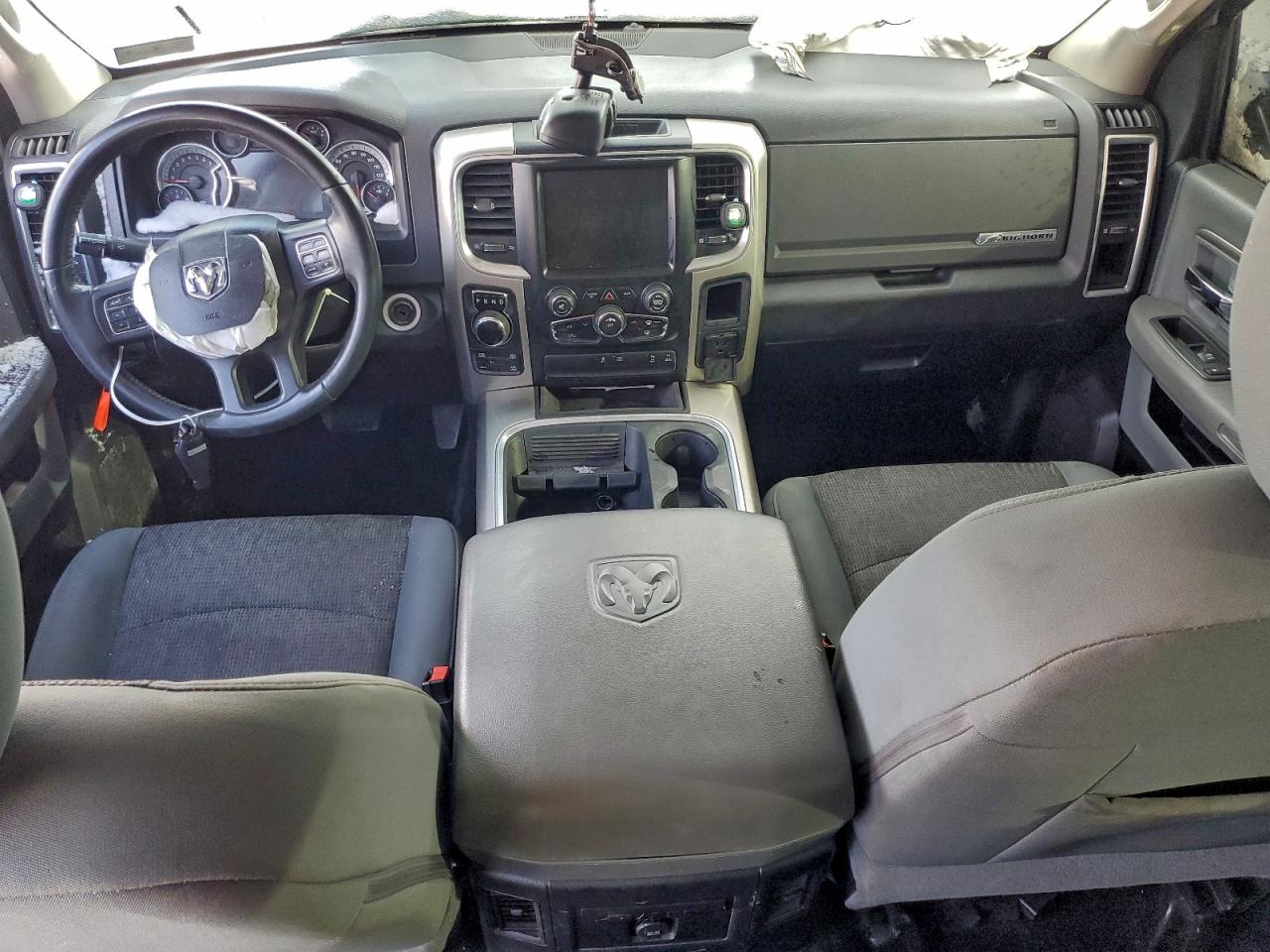 2016 RAM 1500 SLT photo 8