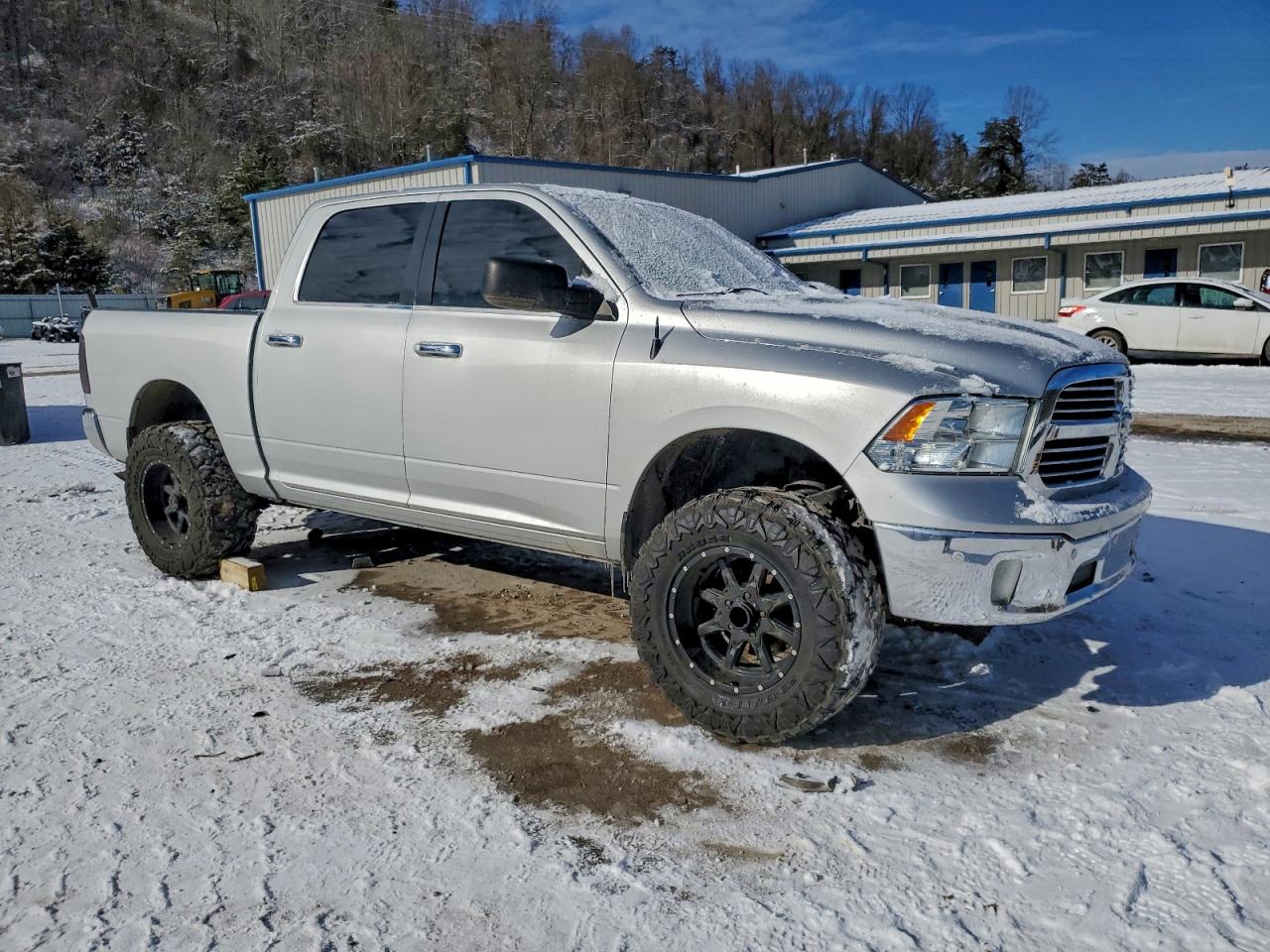 2016 RAM 1500 SLT photo 4