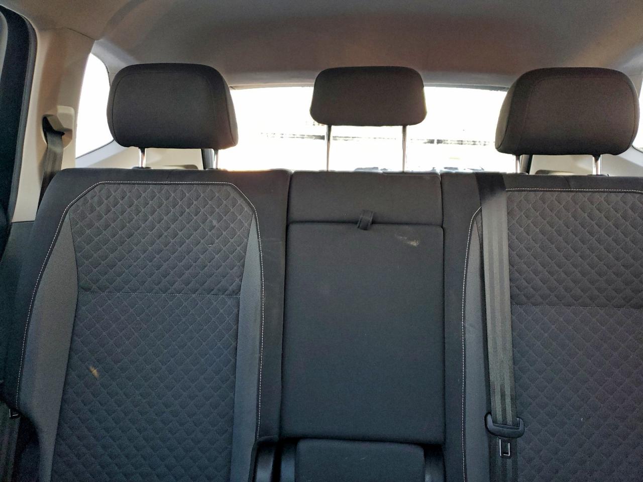 2021 VOLKSWAGEN TIGUAN S photo 28