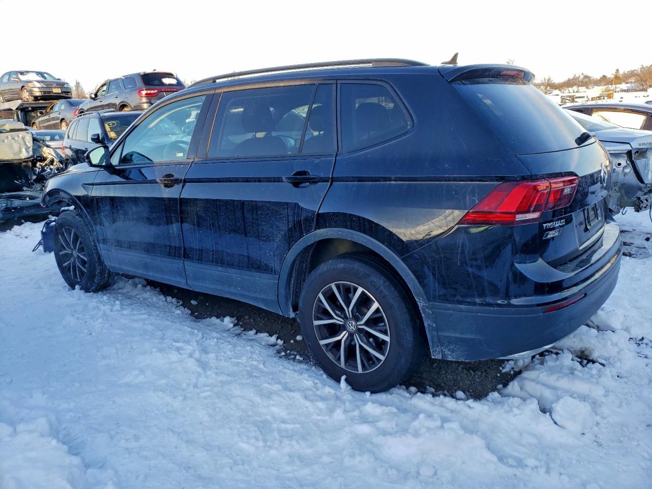 2021 VOLKSWAGEN TIGUAN S photo 4