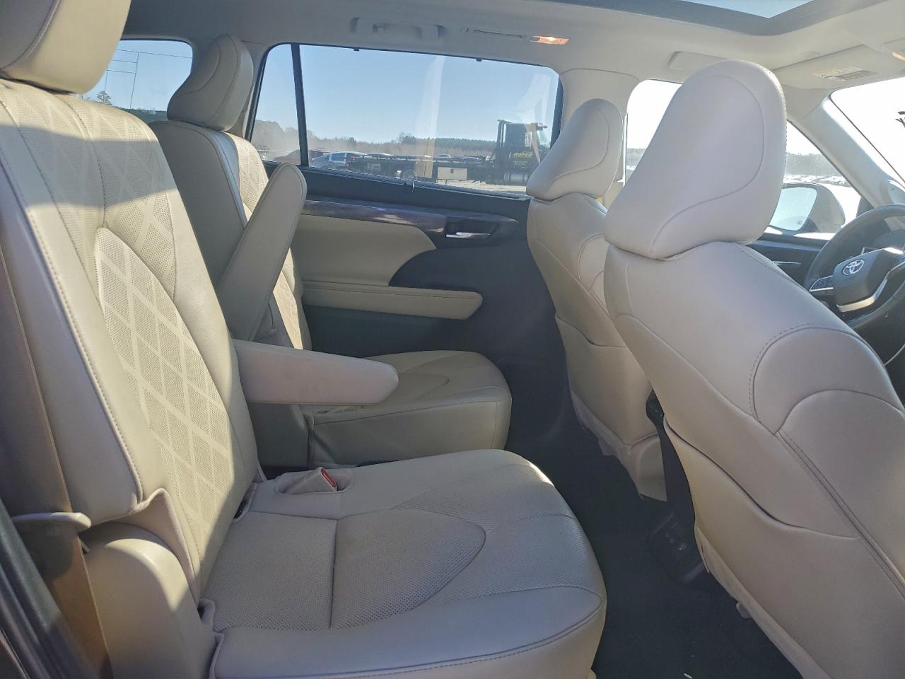 2023 TOYOTA HIGHLANDER HYBRID LIMITED photo 11