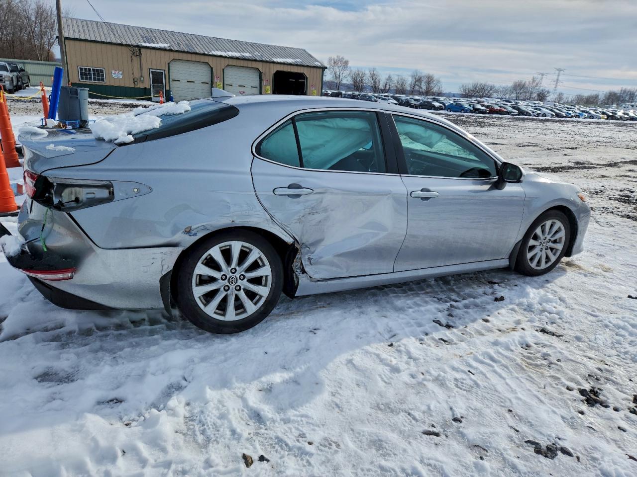 2020 TOYOTA CAMRY LE photo 3