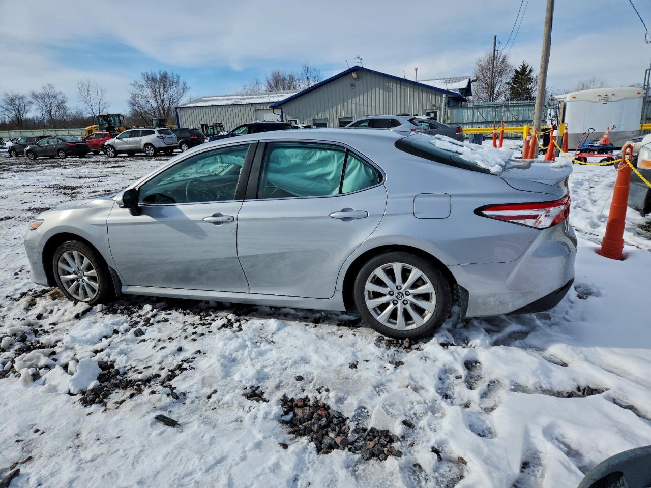 2020 TOYOTA CAMRY LE photo 2