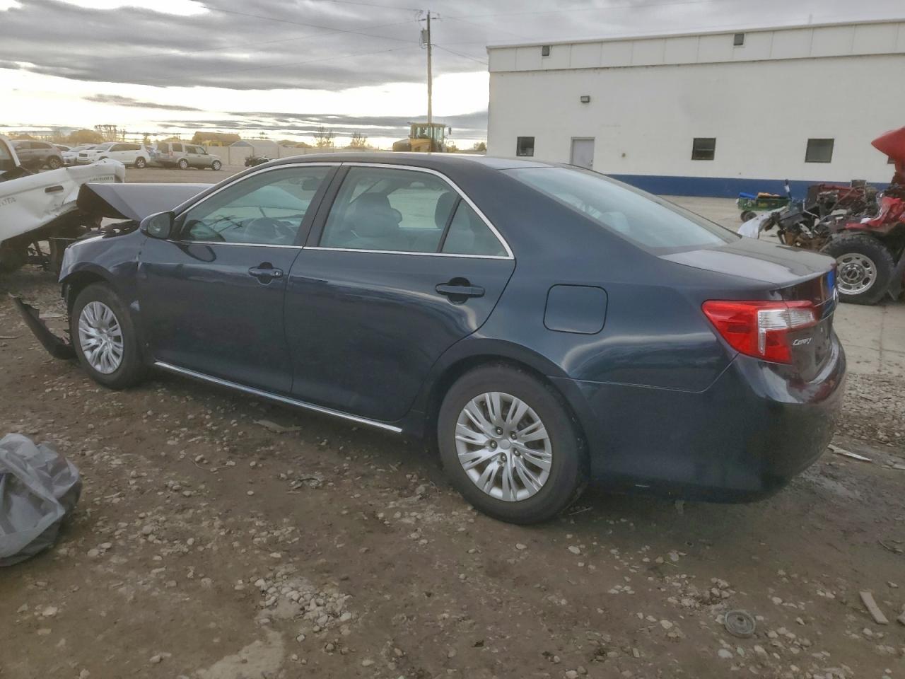 2014 TOYOTA CAMRY L photo 2