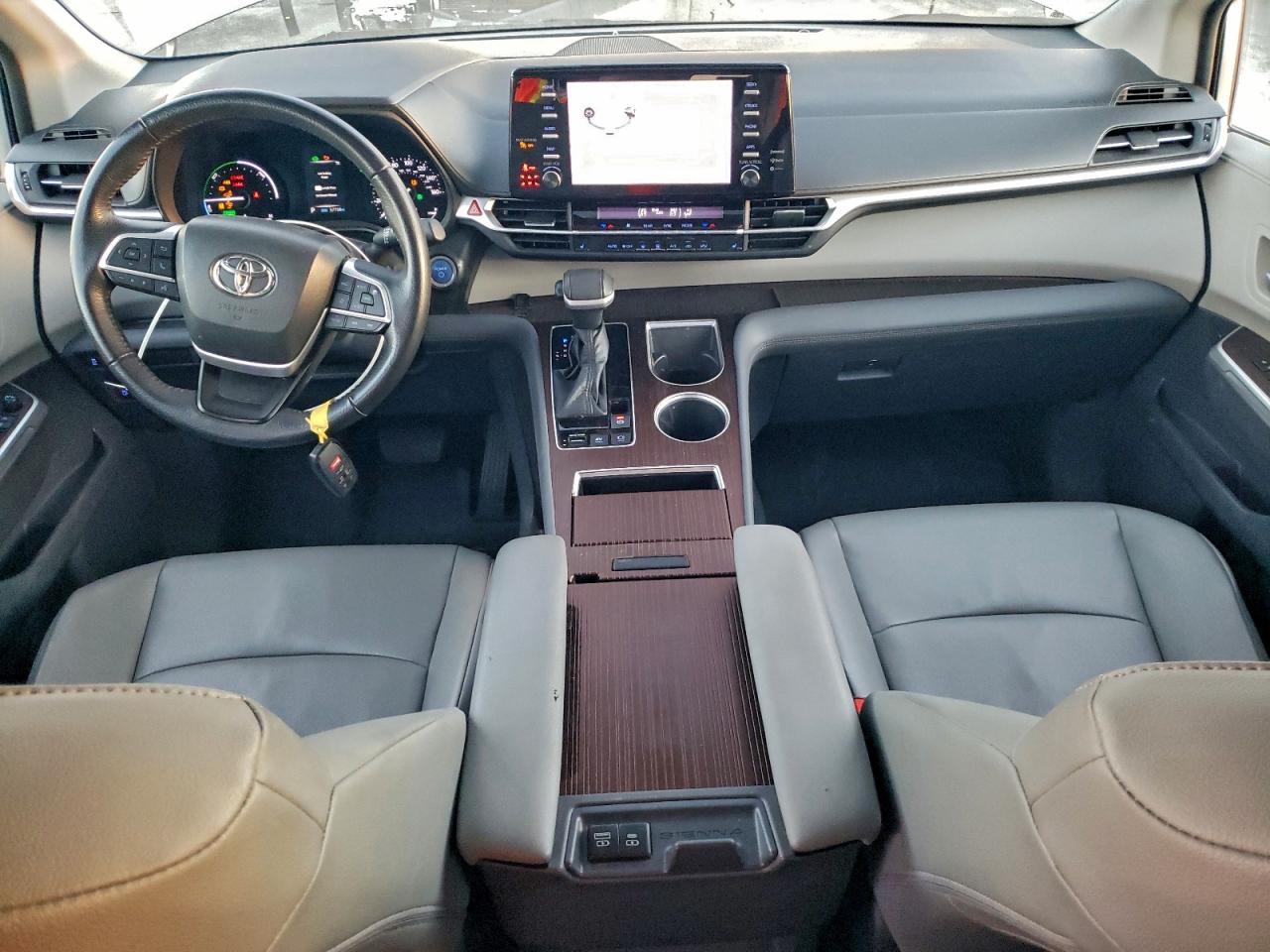 2022 TOYOTA SIENNA XLE photo 8