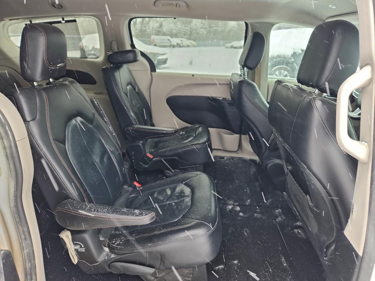 2019 CHRYSLER PACIFICA TOURING L photo 19