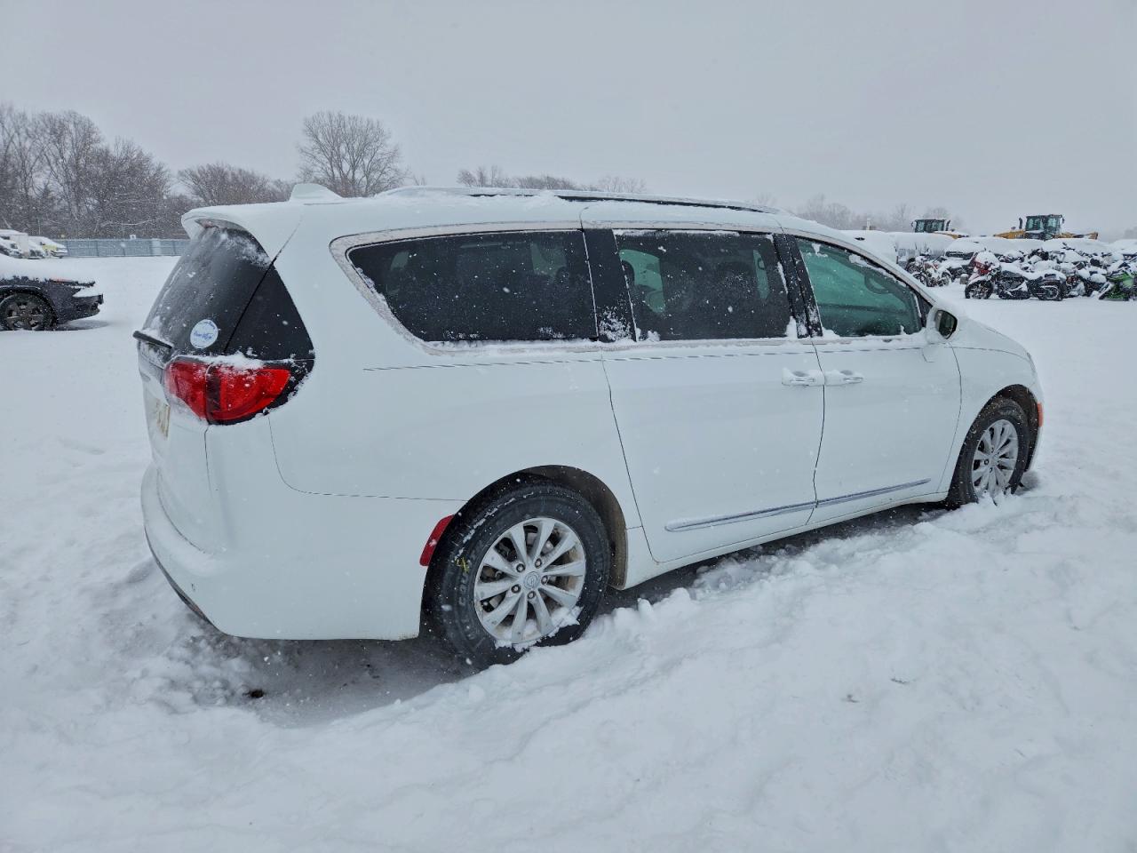 2019 CHRYSLER PACIFICA TOURING L photo 5