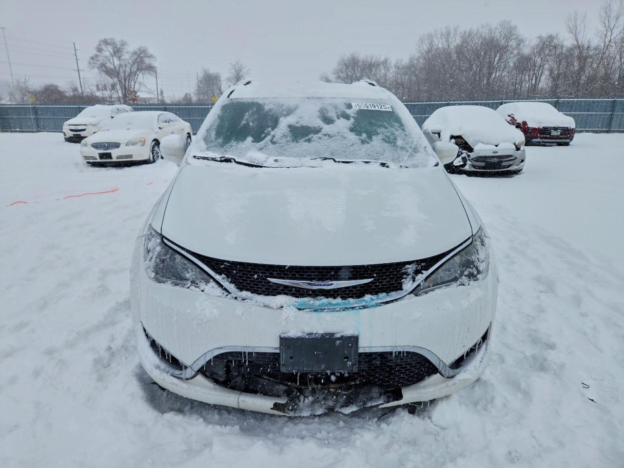 2019 CHRYSLER PACIFICA TOURING L photo 9