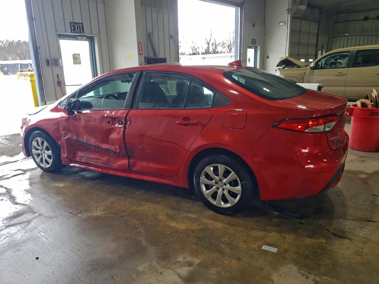 2021 TOYOTA COROLLA LE photo 2