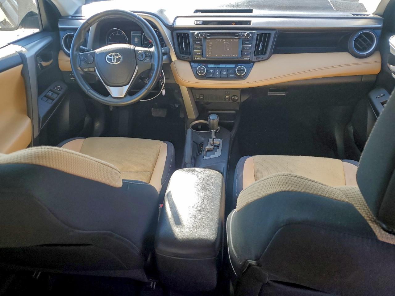 2016 TOYOTA RAV4 XLE photo 8