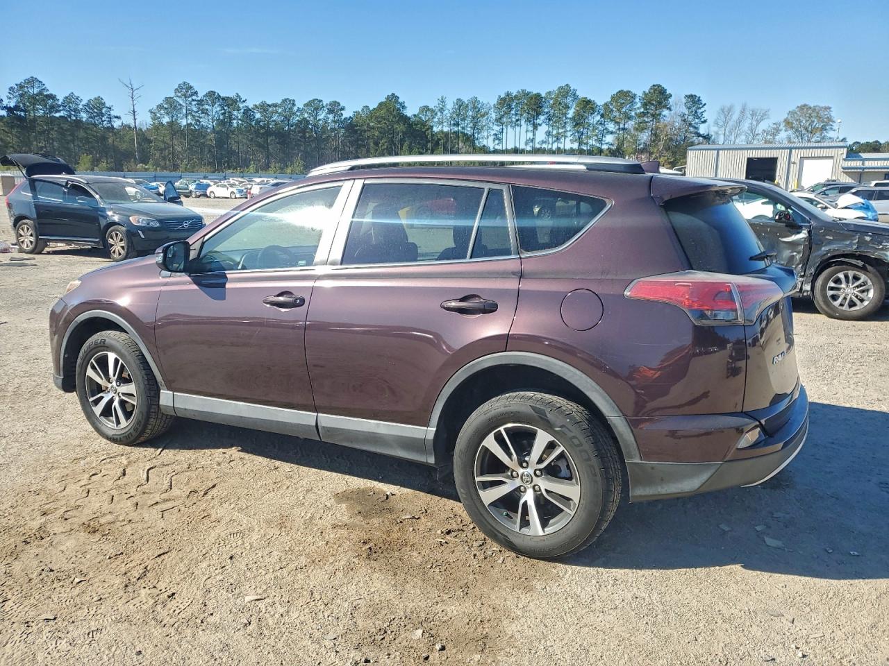 2016 TOYOTA RAV4 XLE photo 2